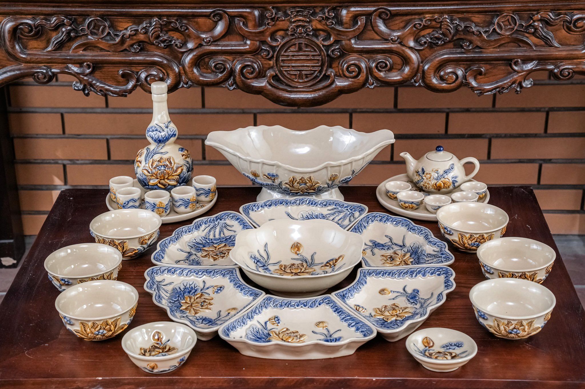 Bộ mặt trời Men hoàng thổ Đắp nổi Cao cấp - Gốm Nghệ nhân Bát Tràng