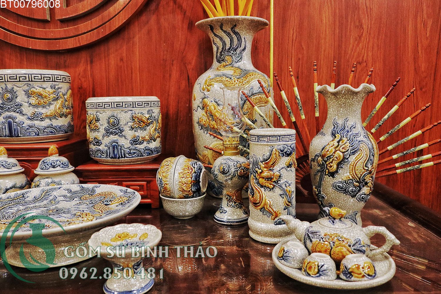 Bộ đồ thờ gia tiên men rạn đắp nổi gốm sứ nghệ nhân Bát Tràng đủ kích cỡ BT008