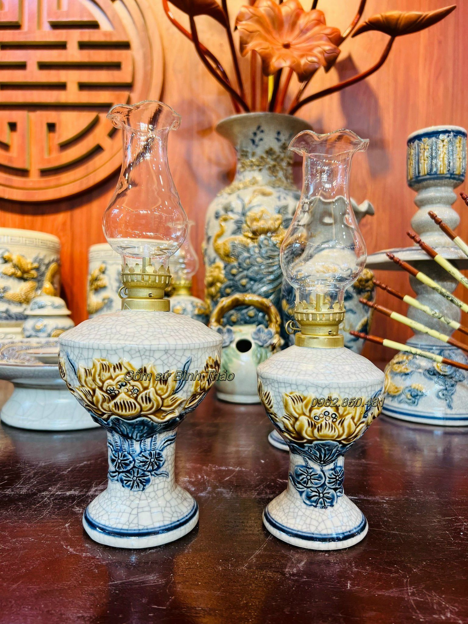 Đèn dầu Vuông Rồng / Sen Men rạn Đắp nổi PA