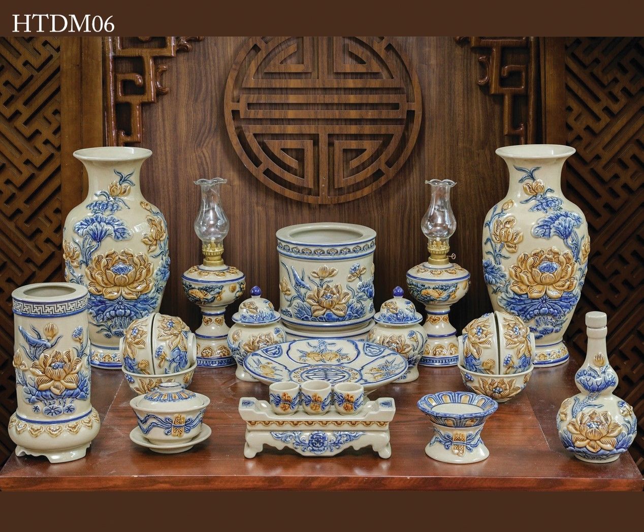 Đồ thờ Gốm Bát Tràng 1 Bát hương Men Hoàng Thổ đắp nổi Gốm Nghệ nhân Bát Tràng HTDM06