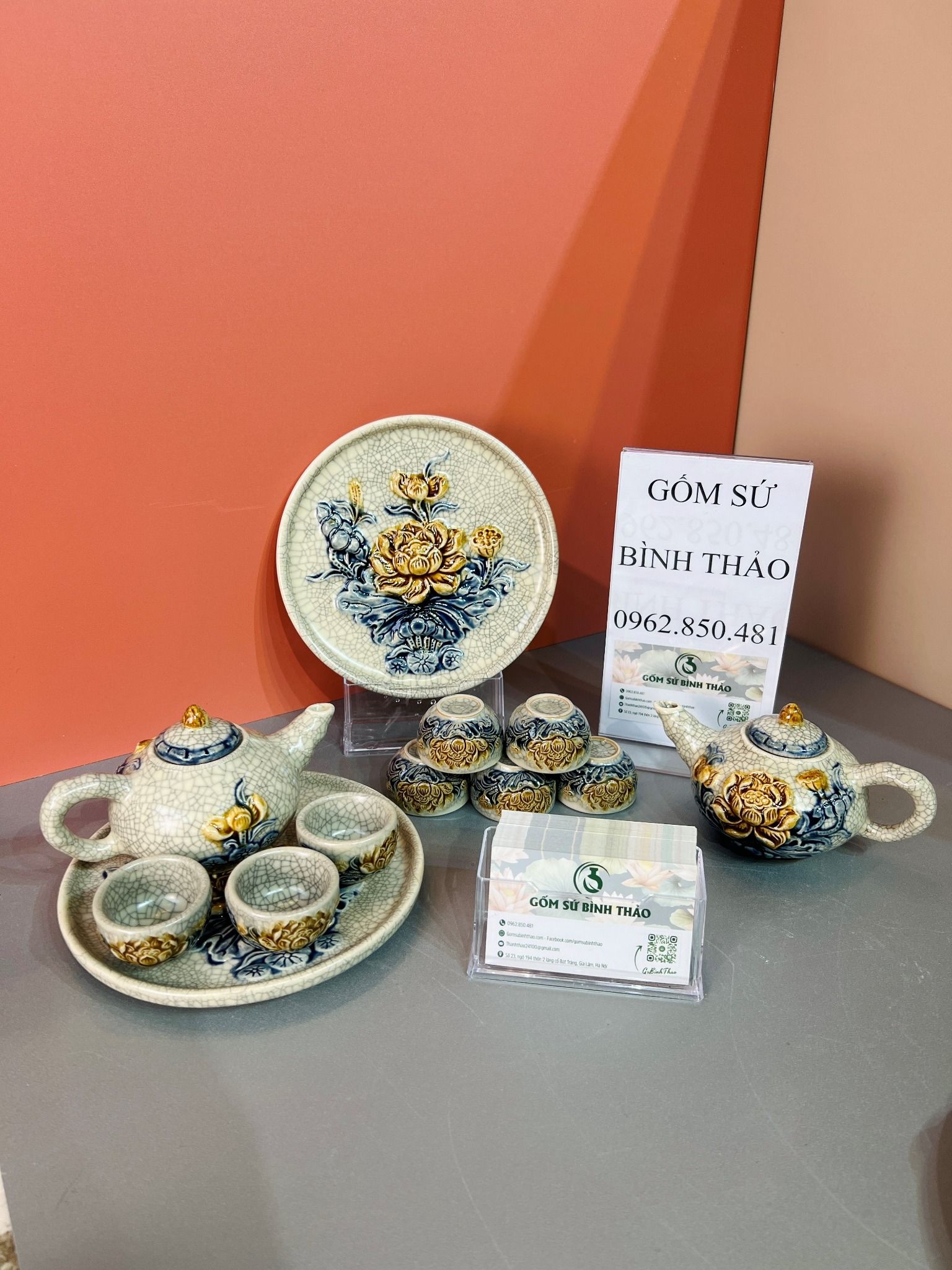 Bộ đồ thờ Gia tiên 3 Bát hương Men rạn Đắp nổi - Hàng chuẩn Nghệ nhân MRBT14