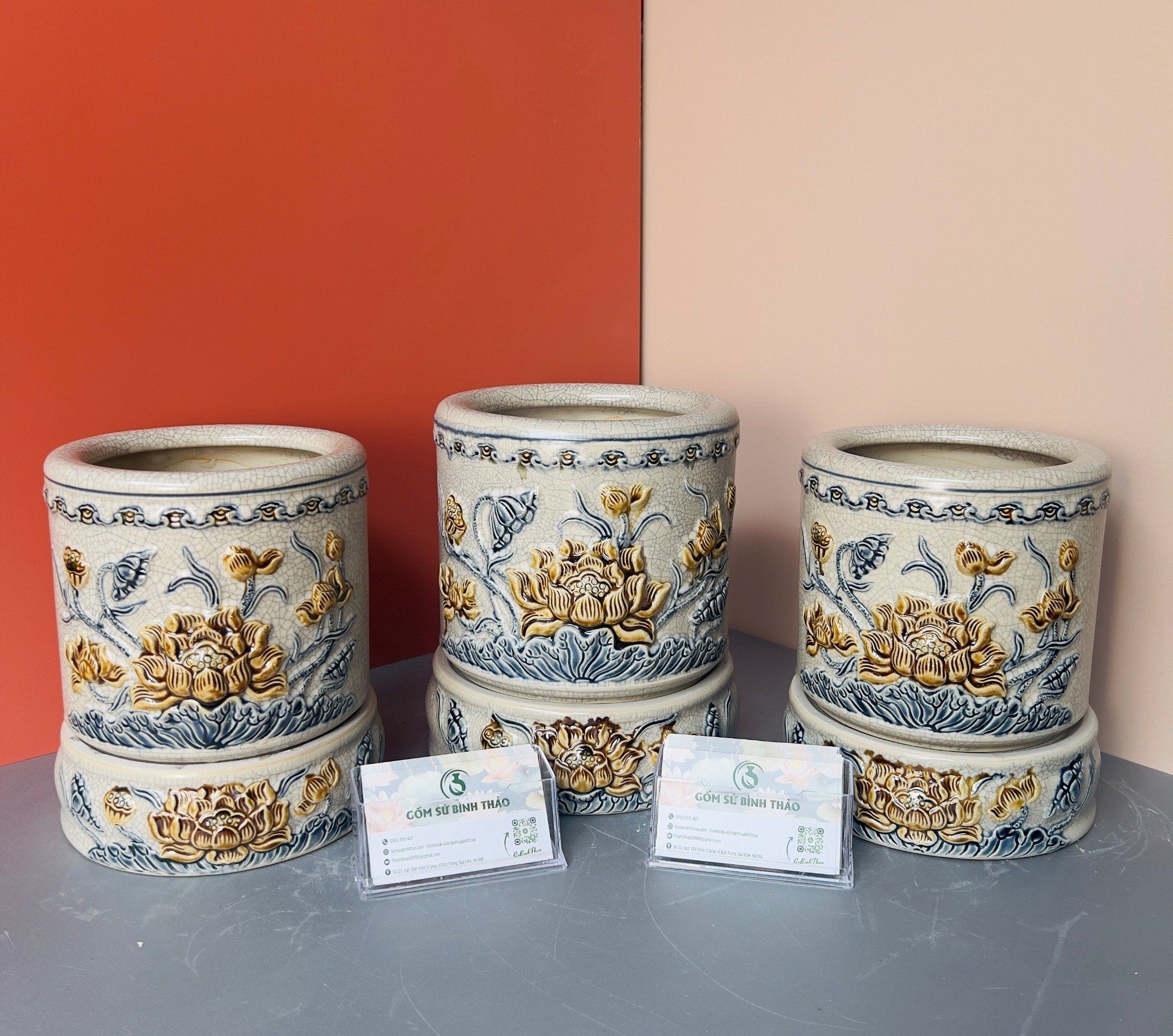 Bộ đồ thờ 3 Bát hương Họa tiết Sen Bát Tràng Men rạn Đắp nổi - Hàng chuẩn Nghệ nhân MRBT12