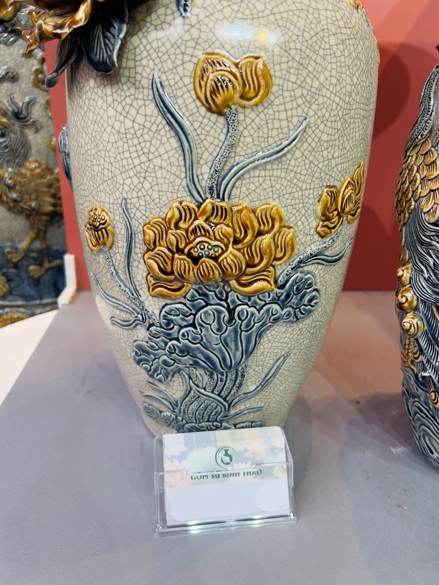 Lọ lộc bình Công đào Men rạn Đắp nổi PA