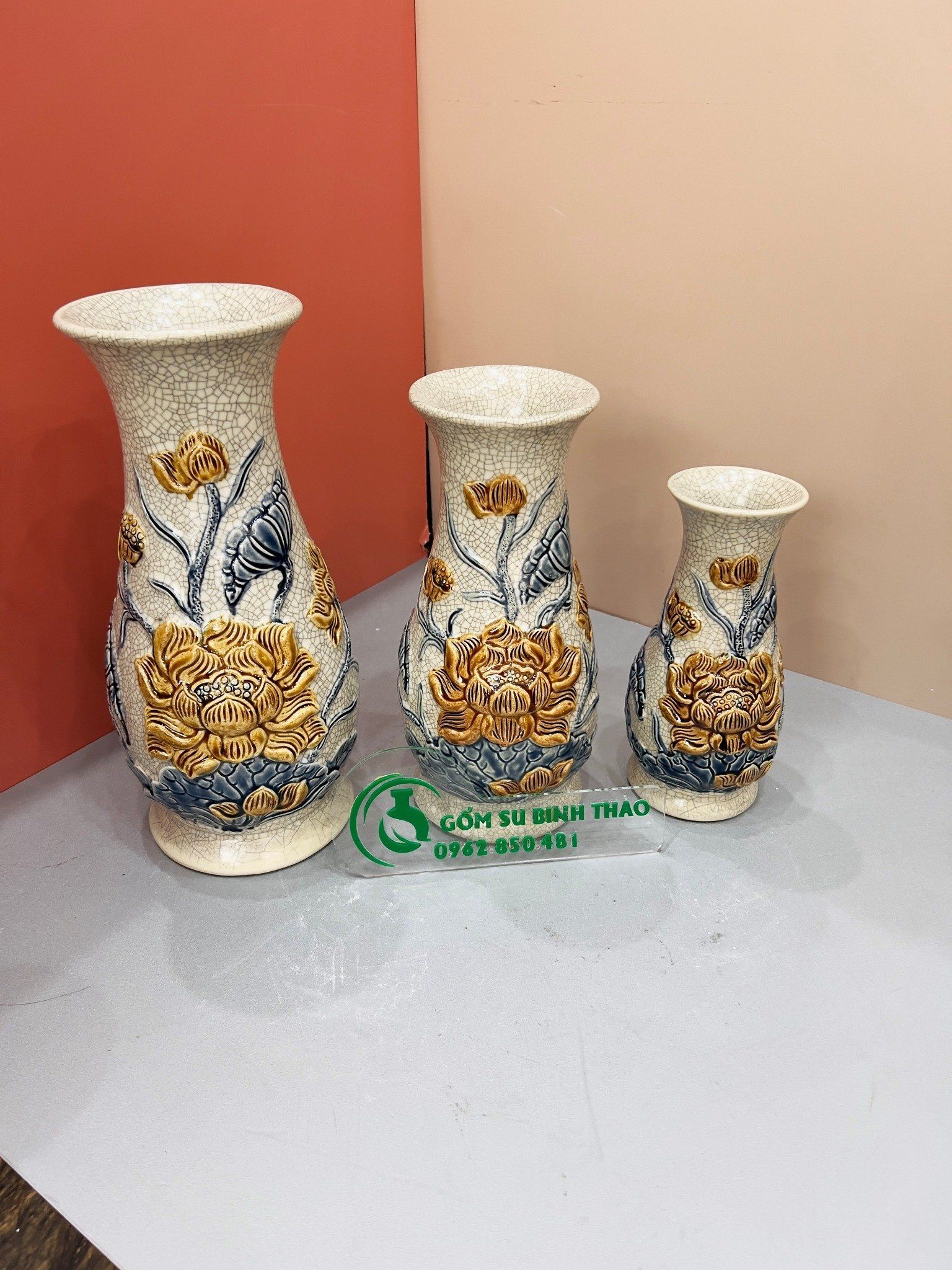 Lọ huệ Sen Men rạn Đắp nổi