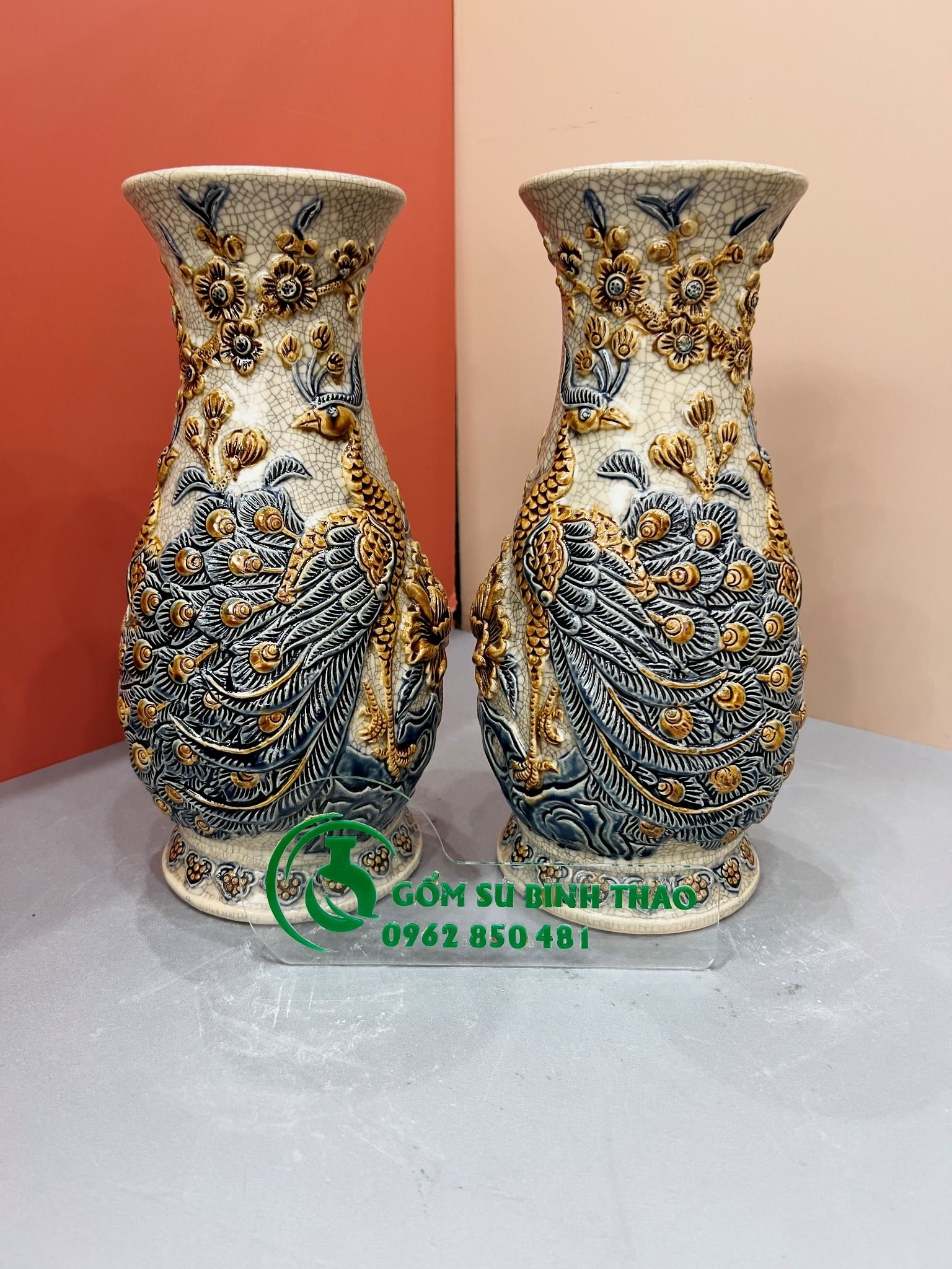 Lọ huệ Công đào Men rạn Đắp nổi