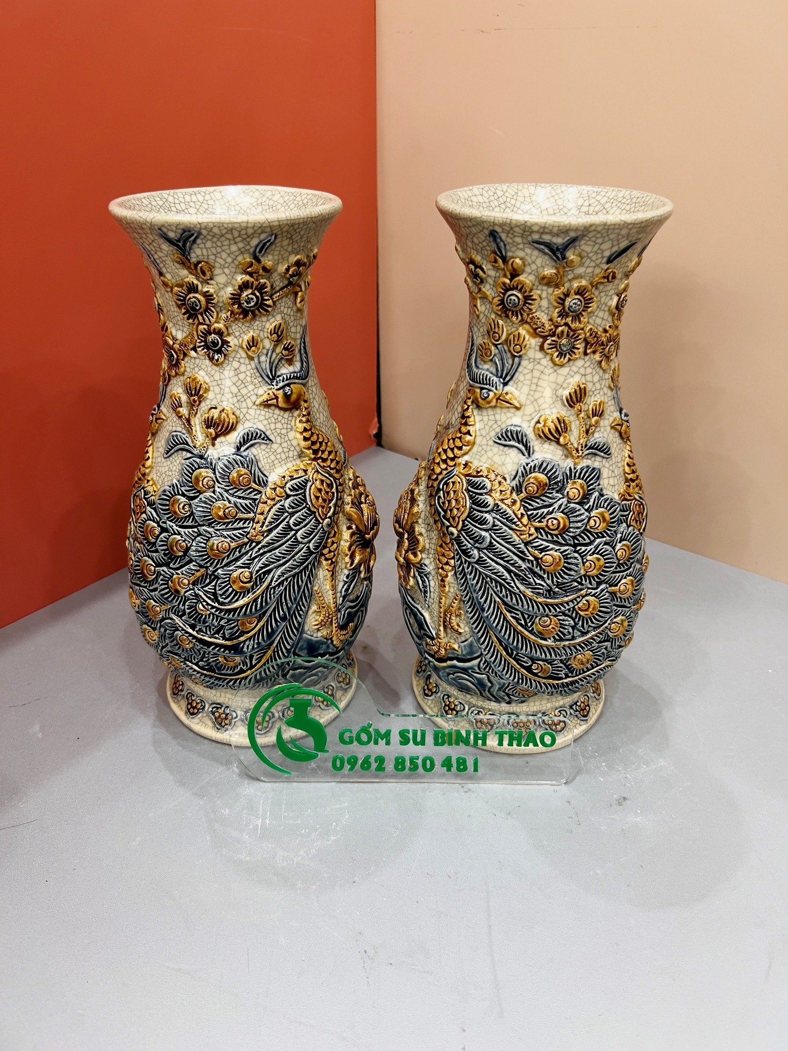 Lọ huệ Công đào Men rạn Đắp nổi
