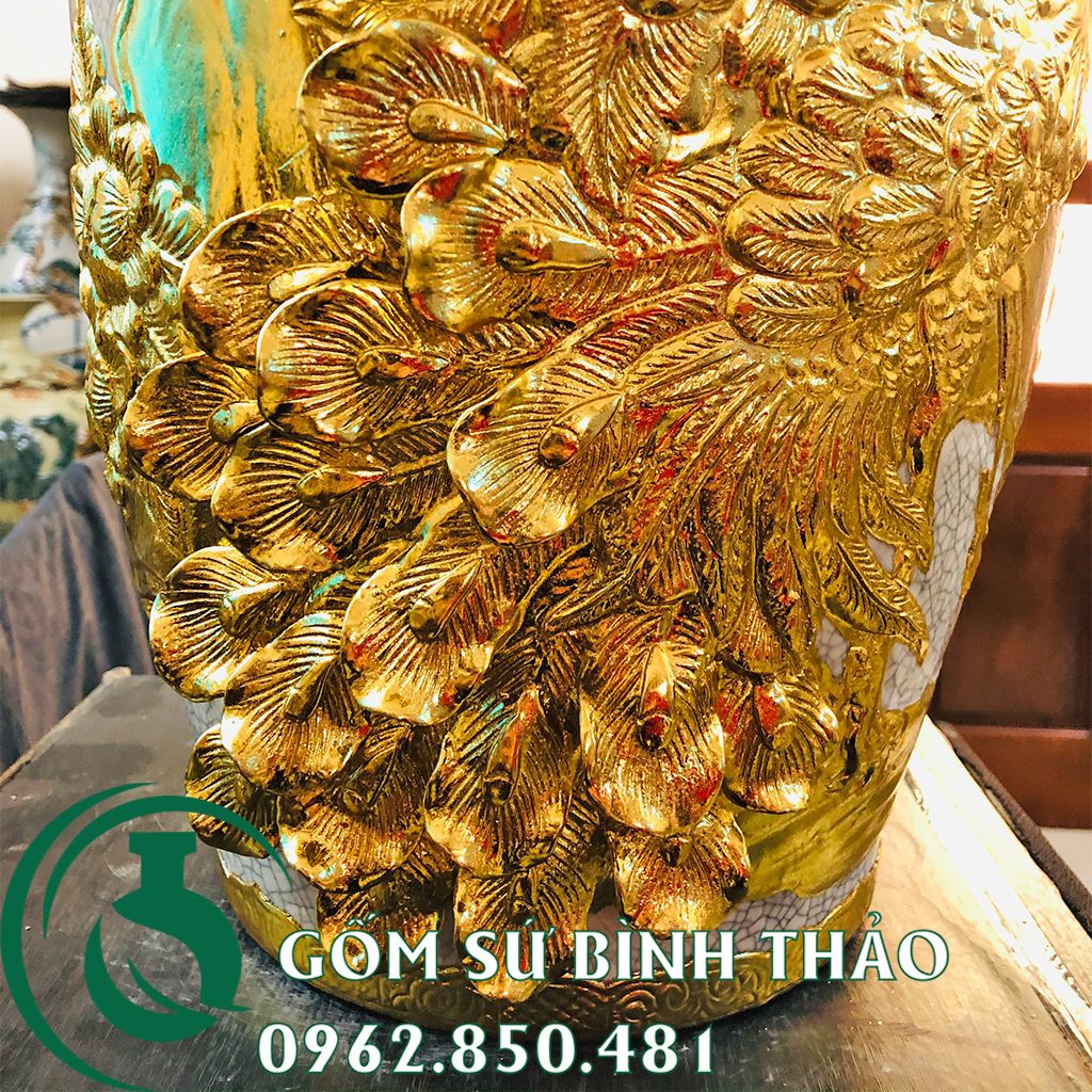 H60 - Lọ lộc bình Công đào men rạn đắp nổi dát vàng