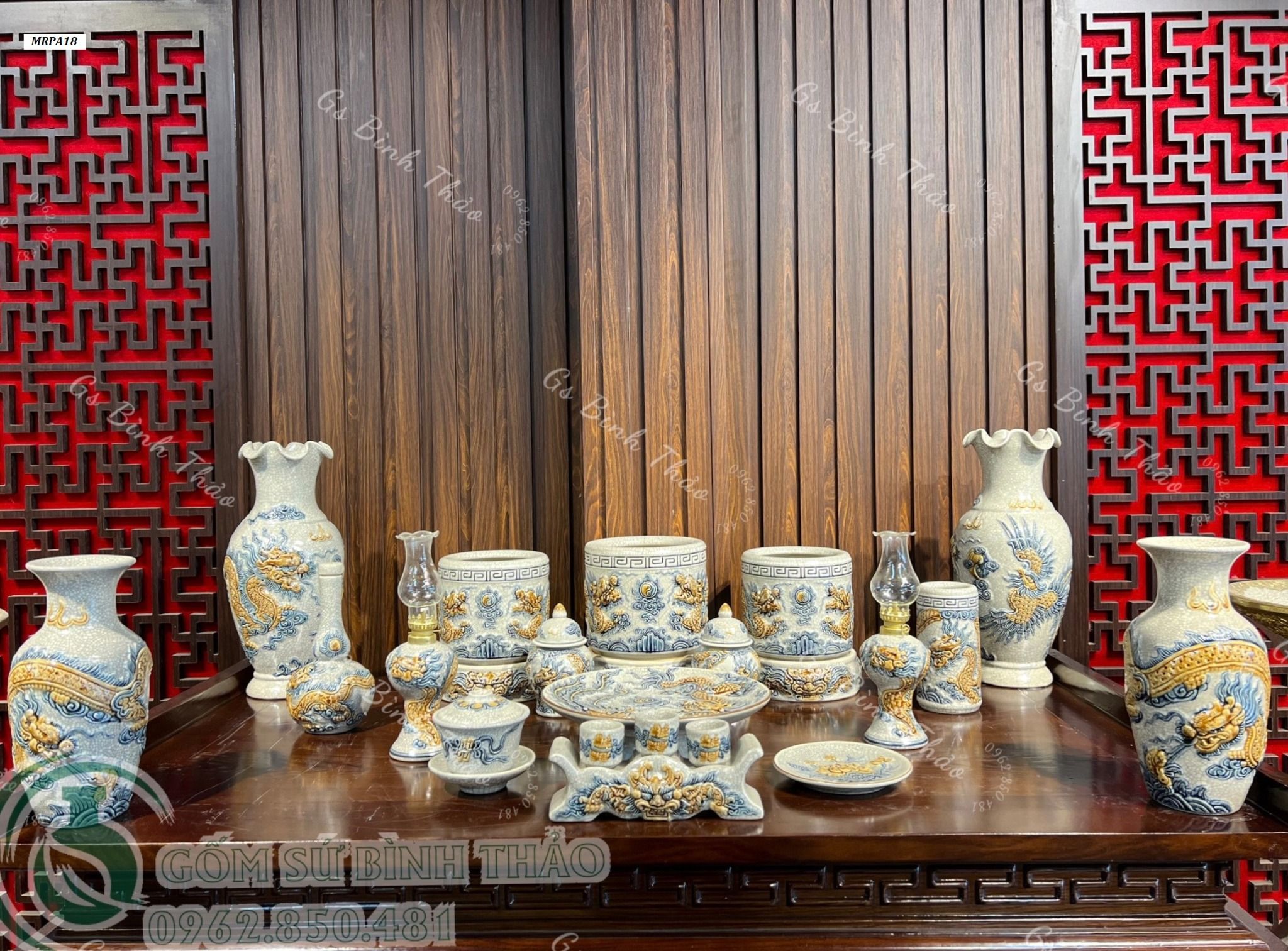 Bộ đồ thờ Gia tiên 3 Bát hương Men Rạn đắp nổi Bát Tràng hàng Nghệ nhân MRPA18