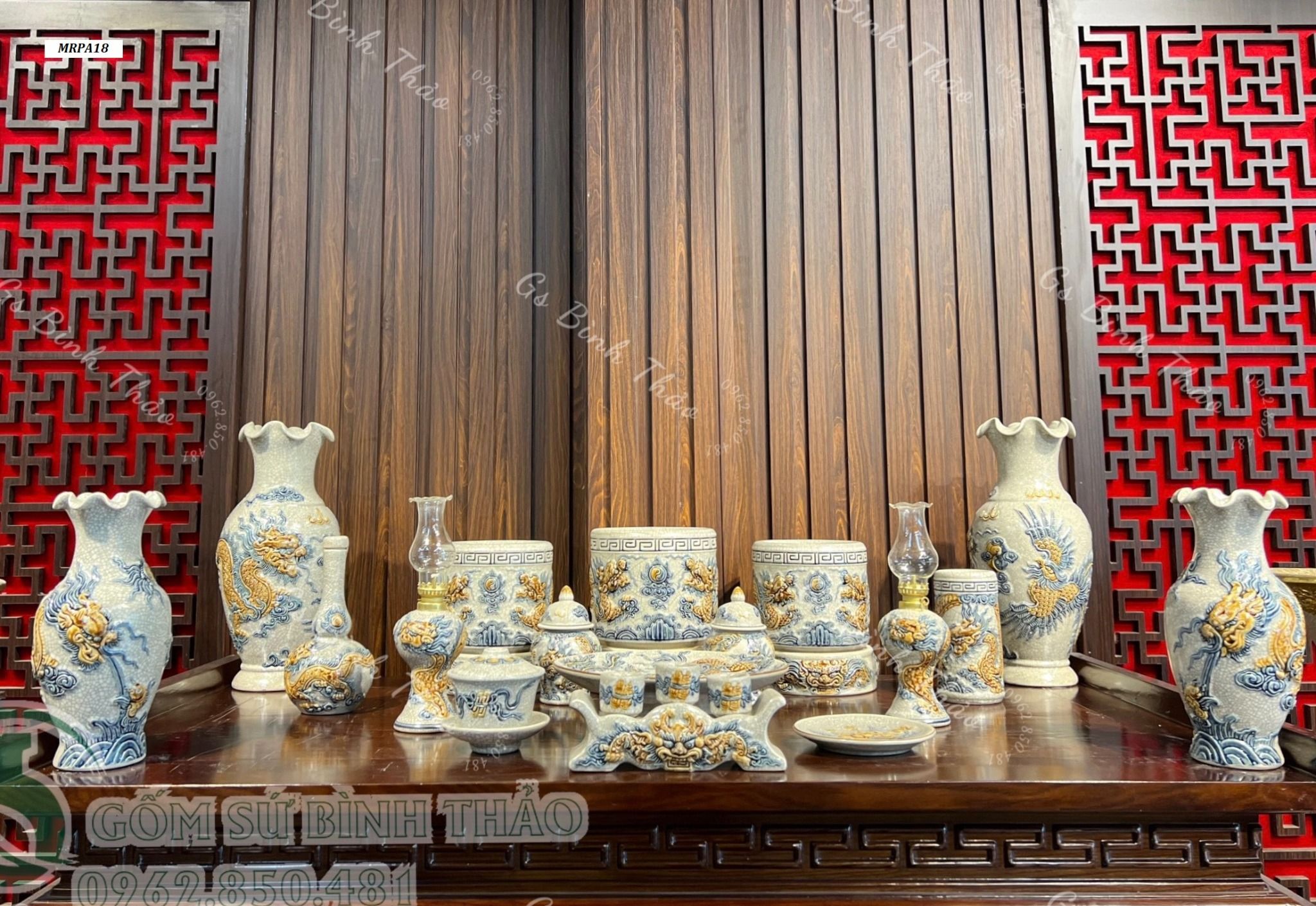 Bộ đồ thờ Gia tiên 3 Bát hương Men Rạn đắp nổi Bát Tràng hàng Nghệ nhân MRPA18