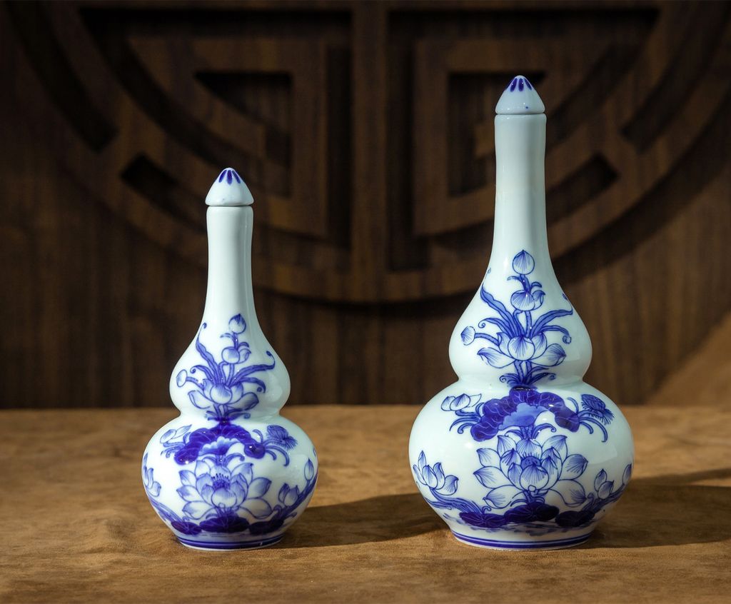 Nậm rượu Sen Men lam Vẽ tay LA