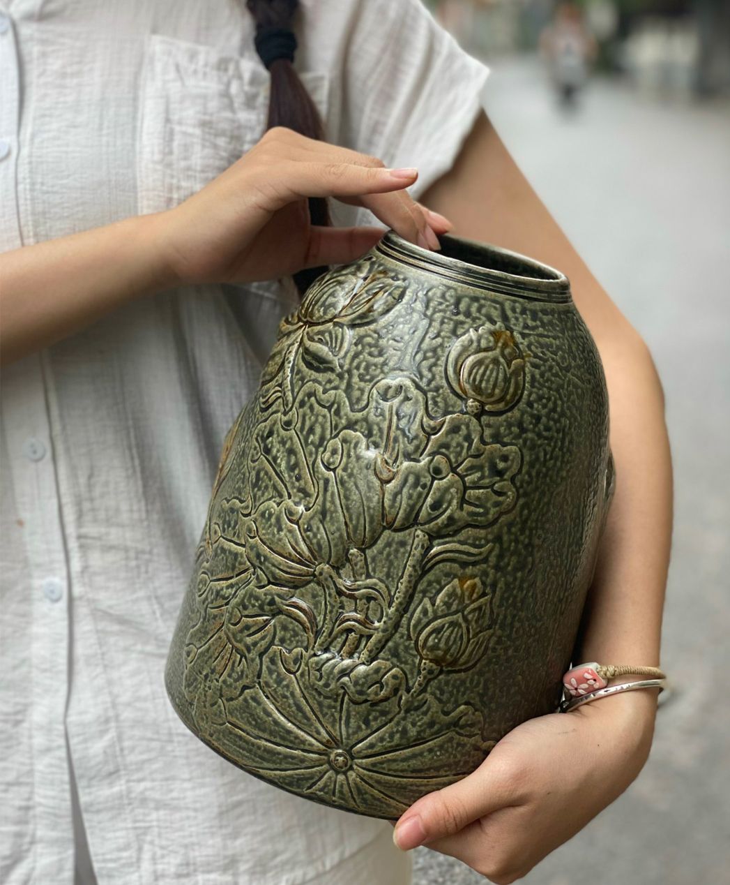 Lọ Hoa Dáng Chuông Họa tiết Sen nổi 2 mặt BH
