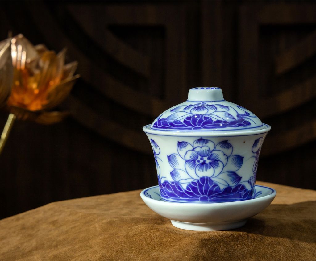 Bát trà sâm / Bát nắp Sen Men lam Vẽ tay LA