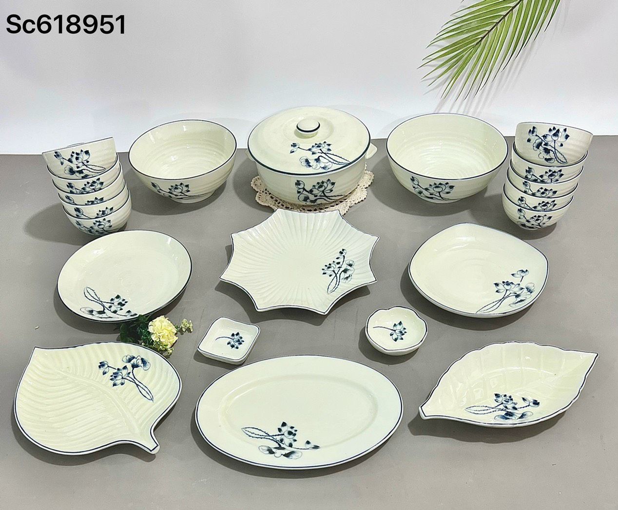 Bộ đồ ăn Vẽ tay hàng Bát Tràng họa tiết Sen Chàm DH