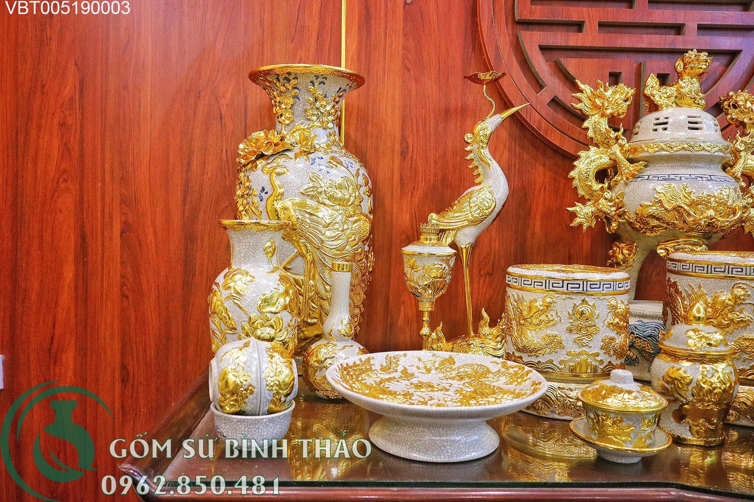 Bộ đồ thờ cúng Bát Tràng gia tiên men rạn dát vàng đắp nổi ban thờ 1m97 2m17