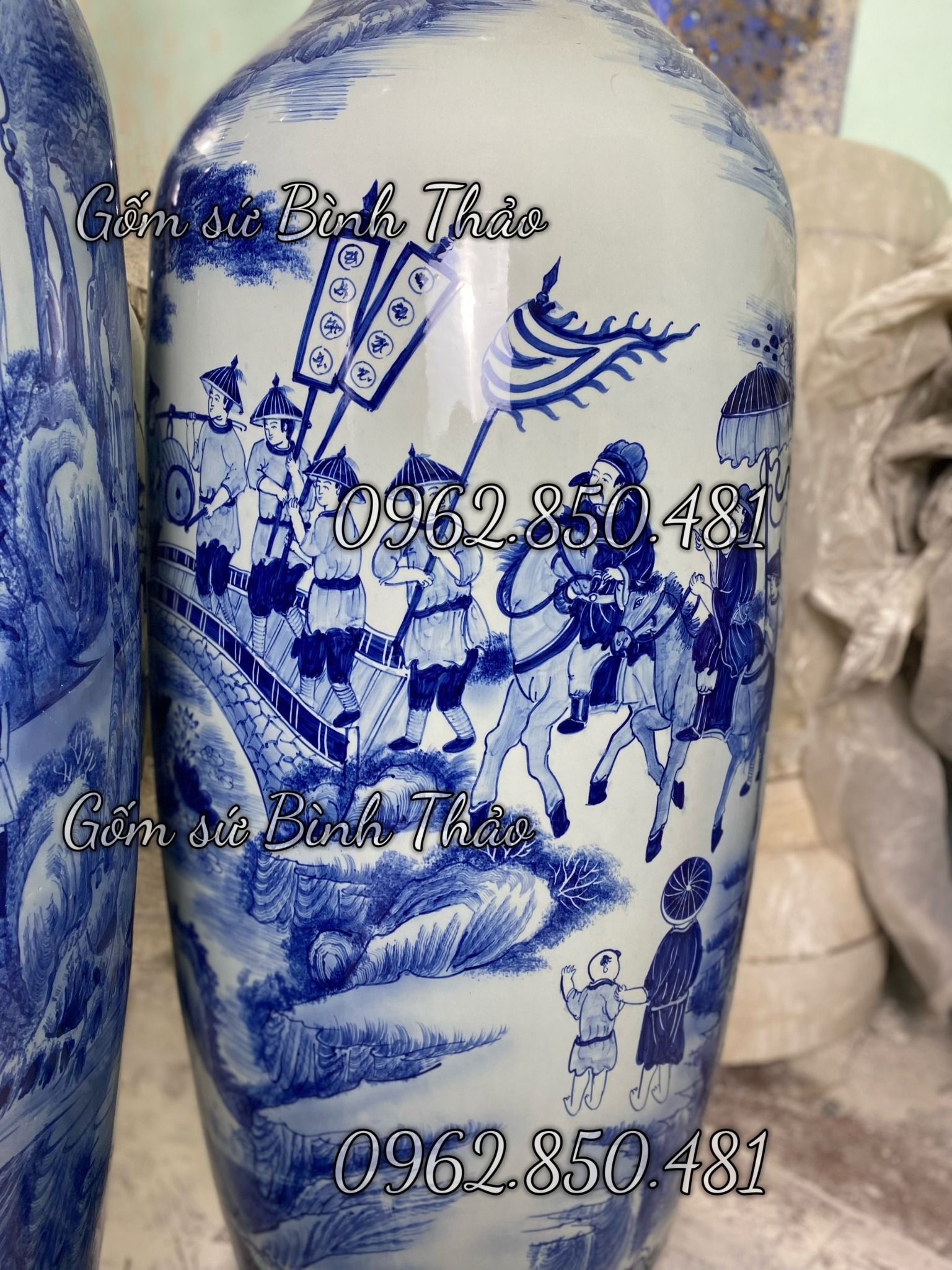 Lọ Lục Bình Vinh Quy Bái Tổ men Lam Bát Tràng vẽ kỹ HL