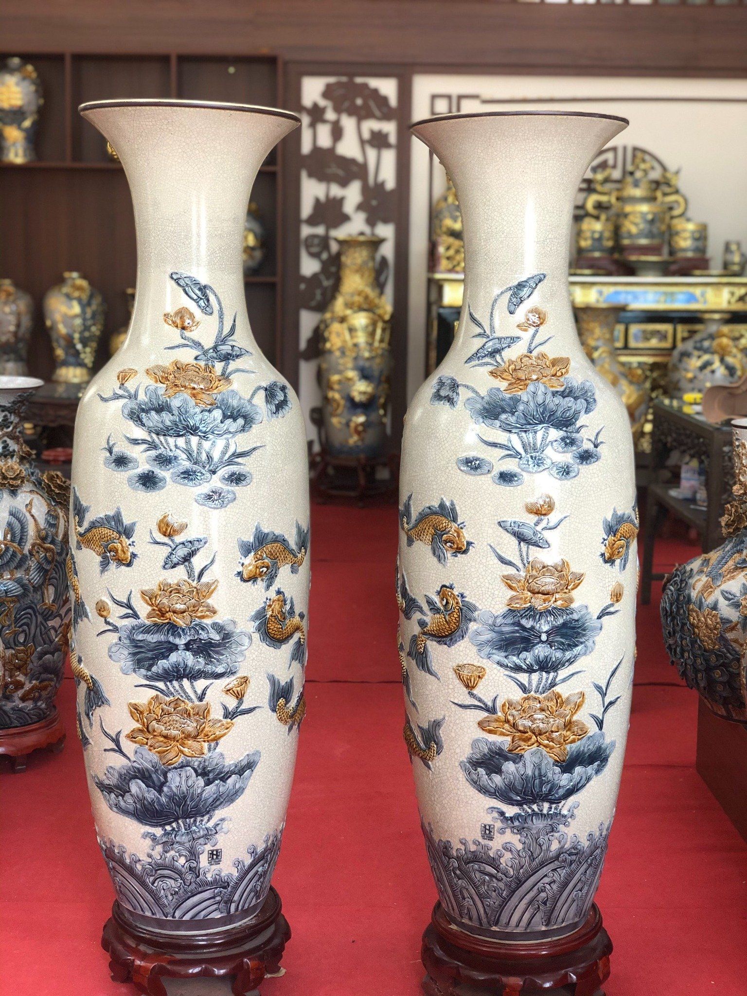 Lọ Lục Bình Sen Cá Men rạn Đắp tay - Gốm Nghệ nhân Bát Tràng