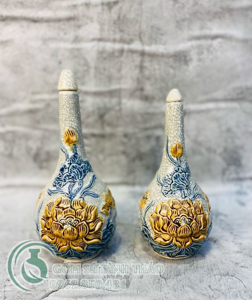 Nậm rượu 1 bầu Sen Men rạn Đắp nổi PA