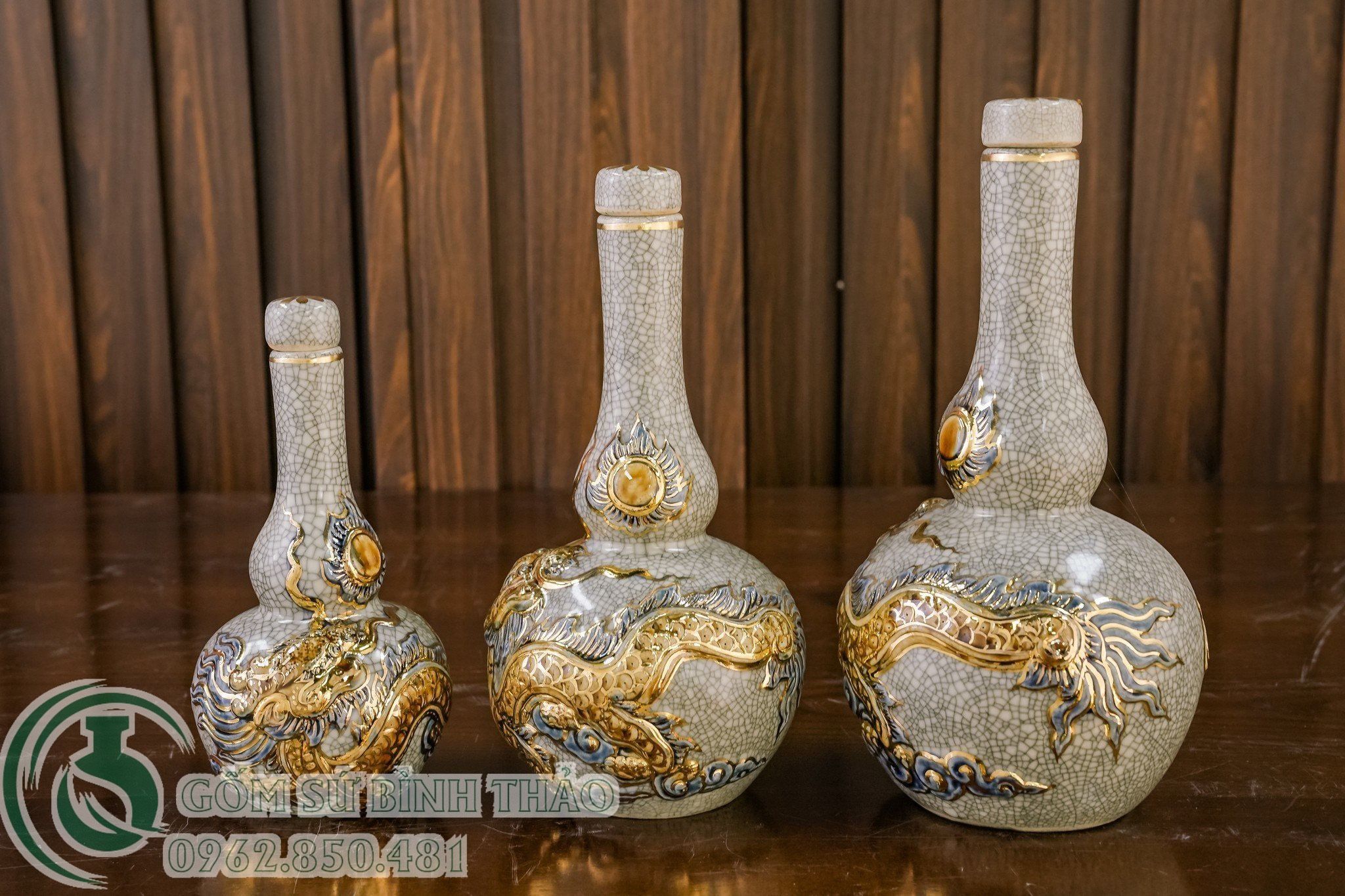 Bộ đồ thờ Gia tiên Tiêu chuẩn Gốm sứ Bát Tràng Vẽ Vàng 24K Cao cấp Men rạn Đắp nổi - Hàng Nghệ nhân MRVV10