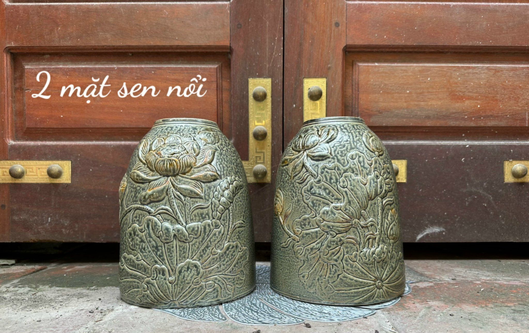 Lọ Hoa Dáng Chuông Họa tiết Sen nổi 2 mặt BH