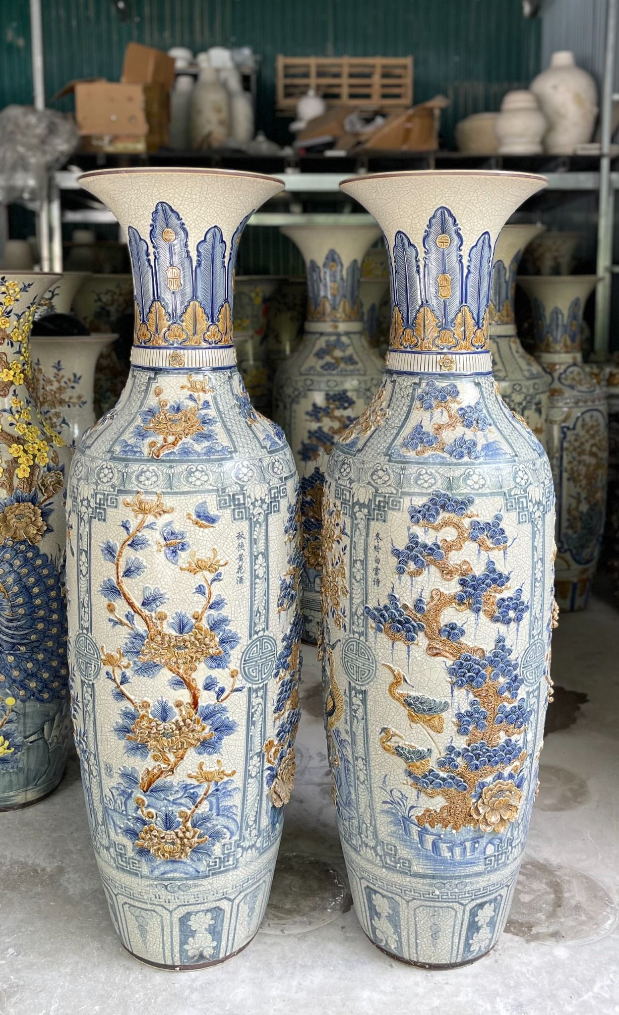 Lọ Lục Bình Tứ Cảnh Men rạn Đắp nổi Họa tiết Nâu - Gốm Nghệ nhân Bát Tràng