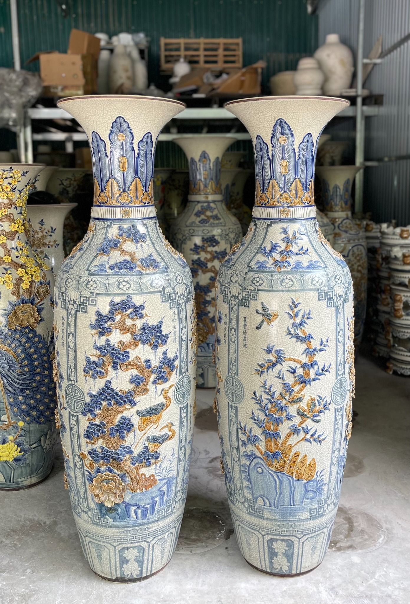 Lọ Lục Bình Tứ Cảnh Men rạn Đắp nổi Họa tiết Nâu - Gốm Nghệ nhân Bát Tràng