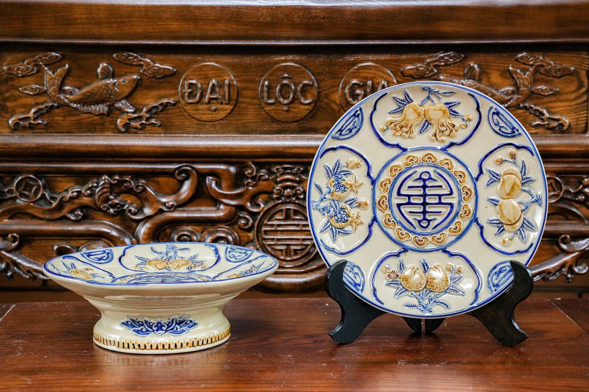 Đồ thờ Gốm Bát Tràng 1 Bát hương Men Hoàng Thổ đắp nổi Gốm Nghệ nhân Bát Tràng HTDM06