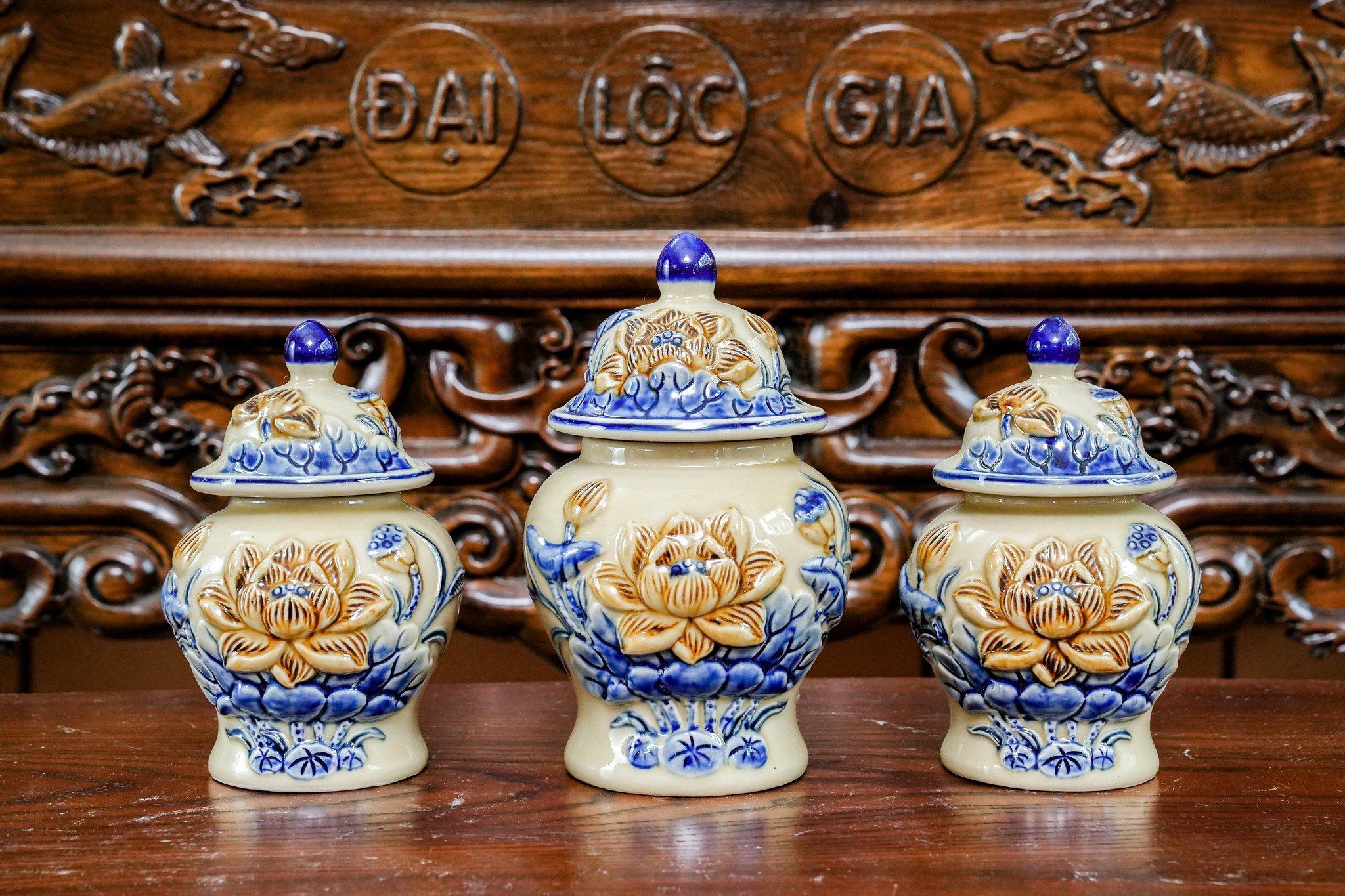 Bộ Đồ thờ Hoa sen Gốm sứ Bát Tràng Men Hoàng Thổ đắp nổi Gốm Nghệ nhân Bát Tràng HTDM03