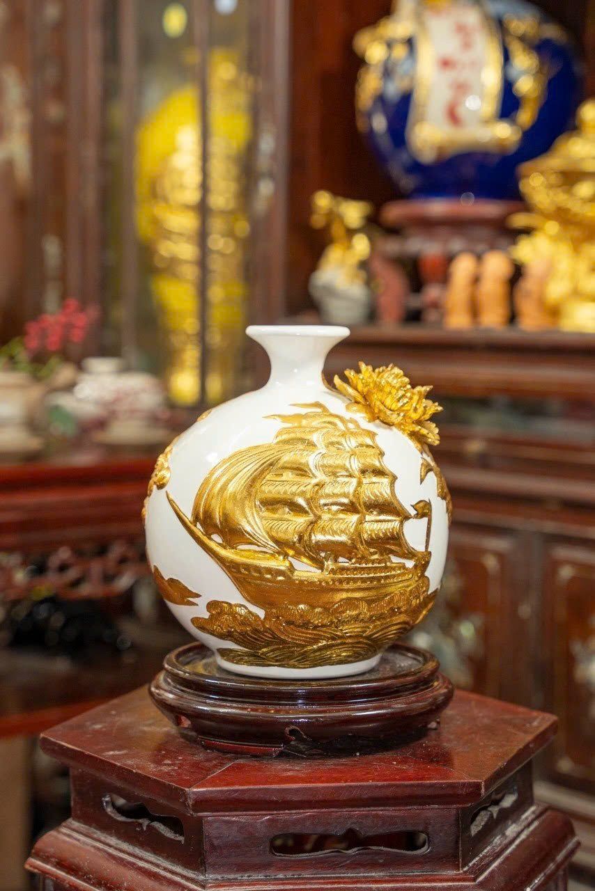 Bình phong thủy thu hút tài lộc Gốm sứ Bát Tràng dát vàng cao cấp HLVHTBDV