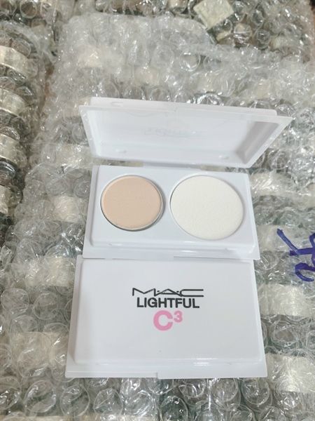 Phấn nền mỏng mịn tự nhiên MAC Lightful C3 Minisize Tone NC20 - Natural Silk Powder Foundation SPF 15