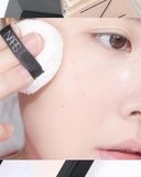 Phấn phủ dạng nén Nars Light Reflectin Prismatic Powder - Interstellar 10g
