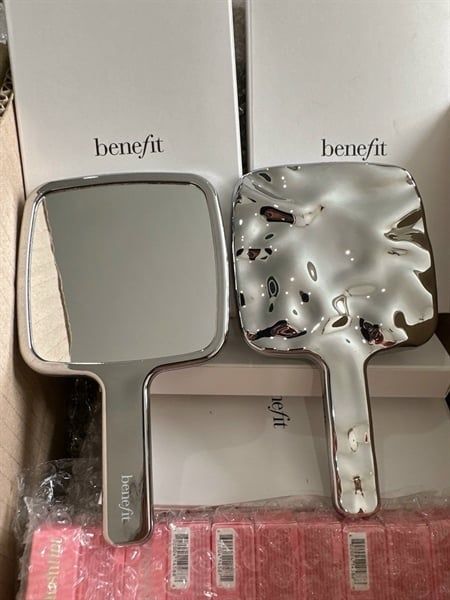 Gương Cầm Tay Benefit Bạc Gợn Sóng