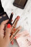Bắt sáng Charlotte Tilbury Easy Highlighter Wand Màu Chic Glow Fullbox