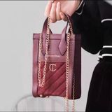 Túi Đeo Chéo Charlotte Tilbury Đỏ Mận 12x18x5cm