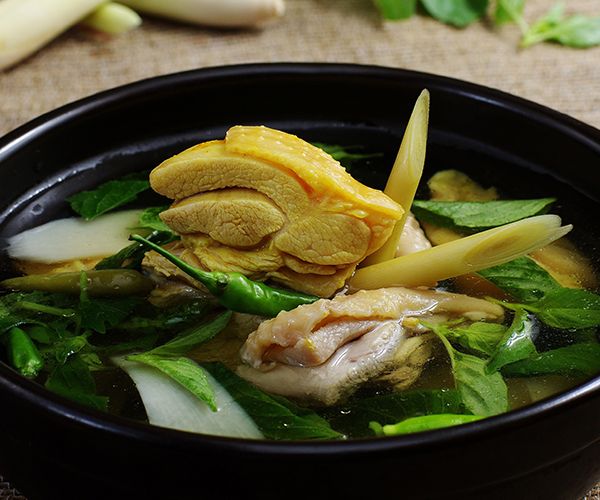  Lẩu Gà Ta Nấu Lá É - Chicken Hot Pot With Baby Bamboo & Herbal Leaves 