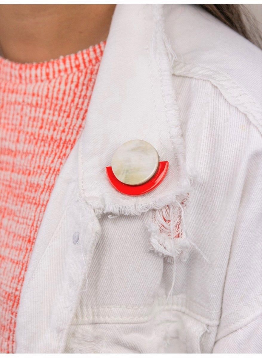 Couchant Lacquered brooch Orange
