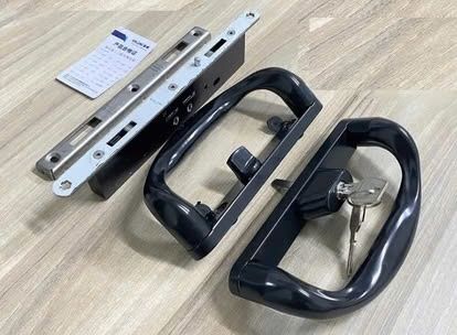 Khóa chữ D cửa lùa nhom xingfa hệ 55 và 93 KINLONG chính hãng TY0348-1 đen trái