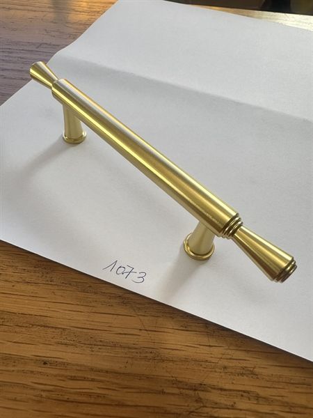 Tay nắm tủ L1073 vàng 128mm(60C/H)