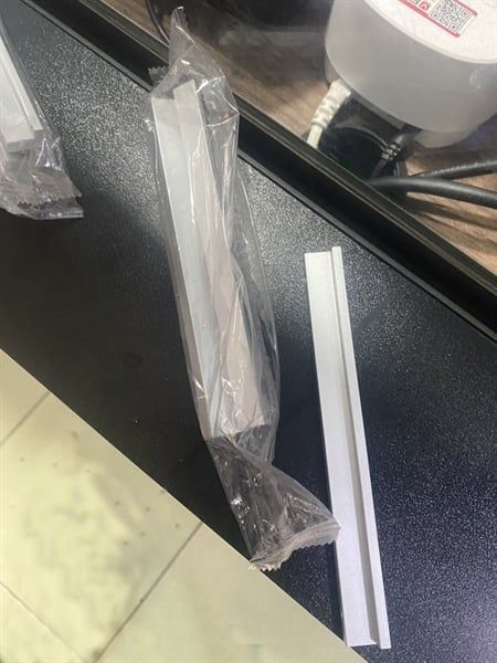 Tay nắm màu nhôm kiểu L mã 5048 tim 192