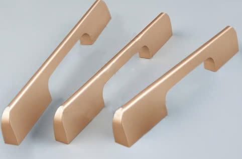 Tay nắm tủ 672 vàng 800mm