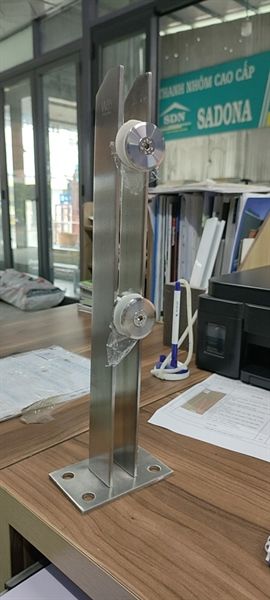 Trụ cầu thang la kép đế mặt