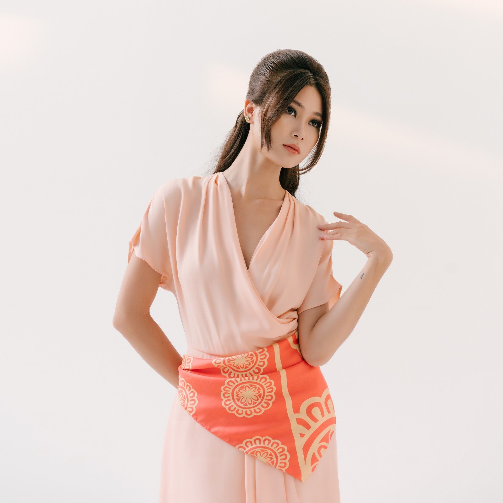 Khăn họa tiết hoa cúc 90