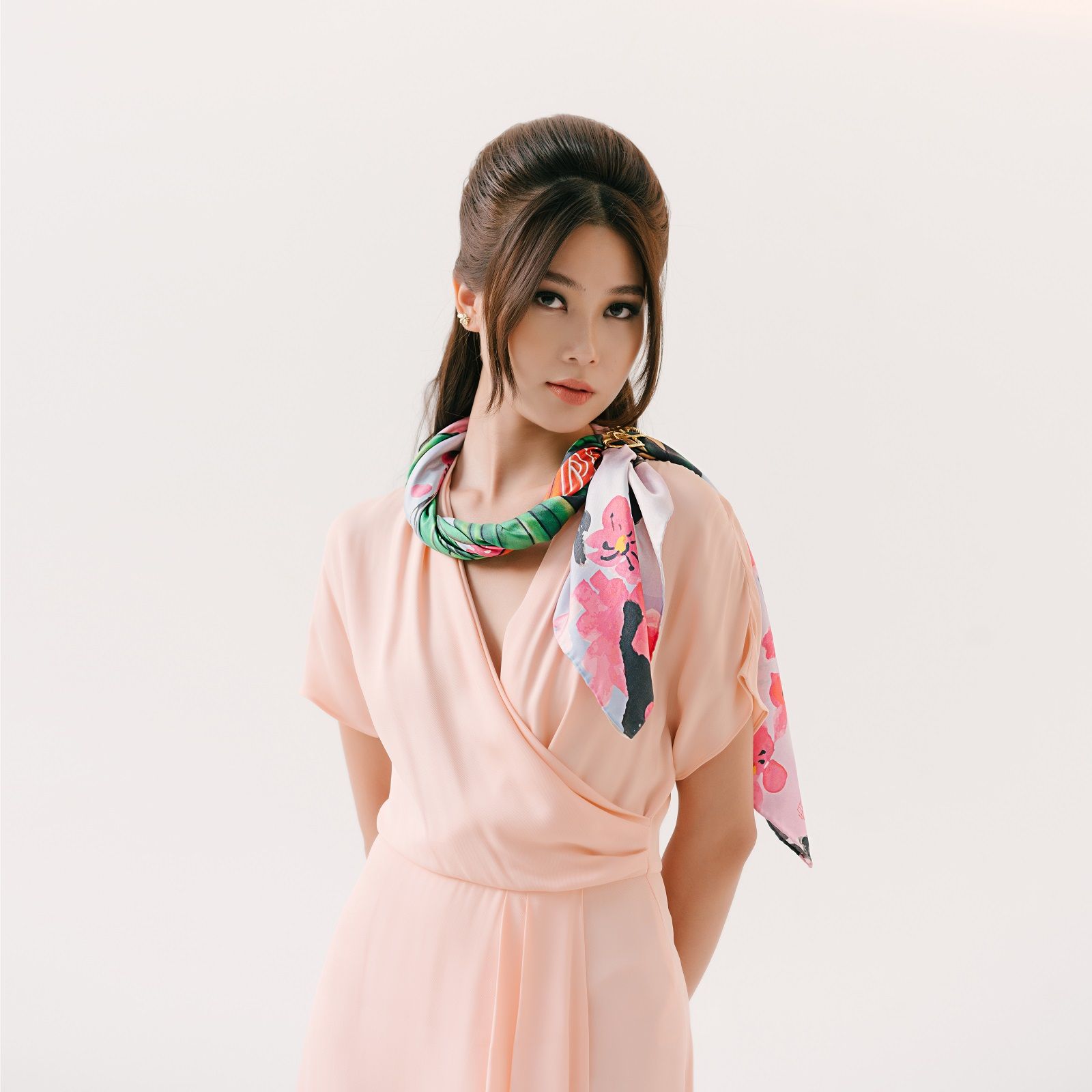 Tố nữ bên hoa đào 90
