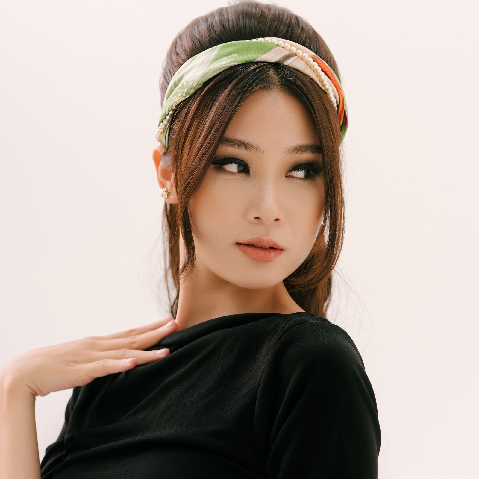 Tố nữ bên hoa sen 50