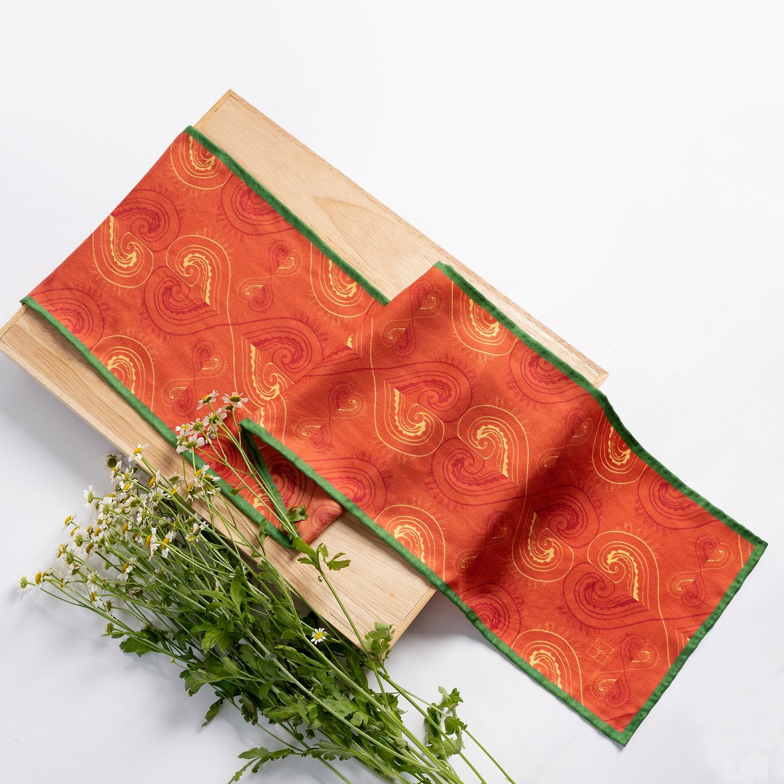 Khăn dài họa tiết trái tim 1