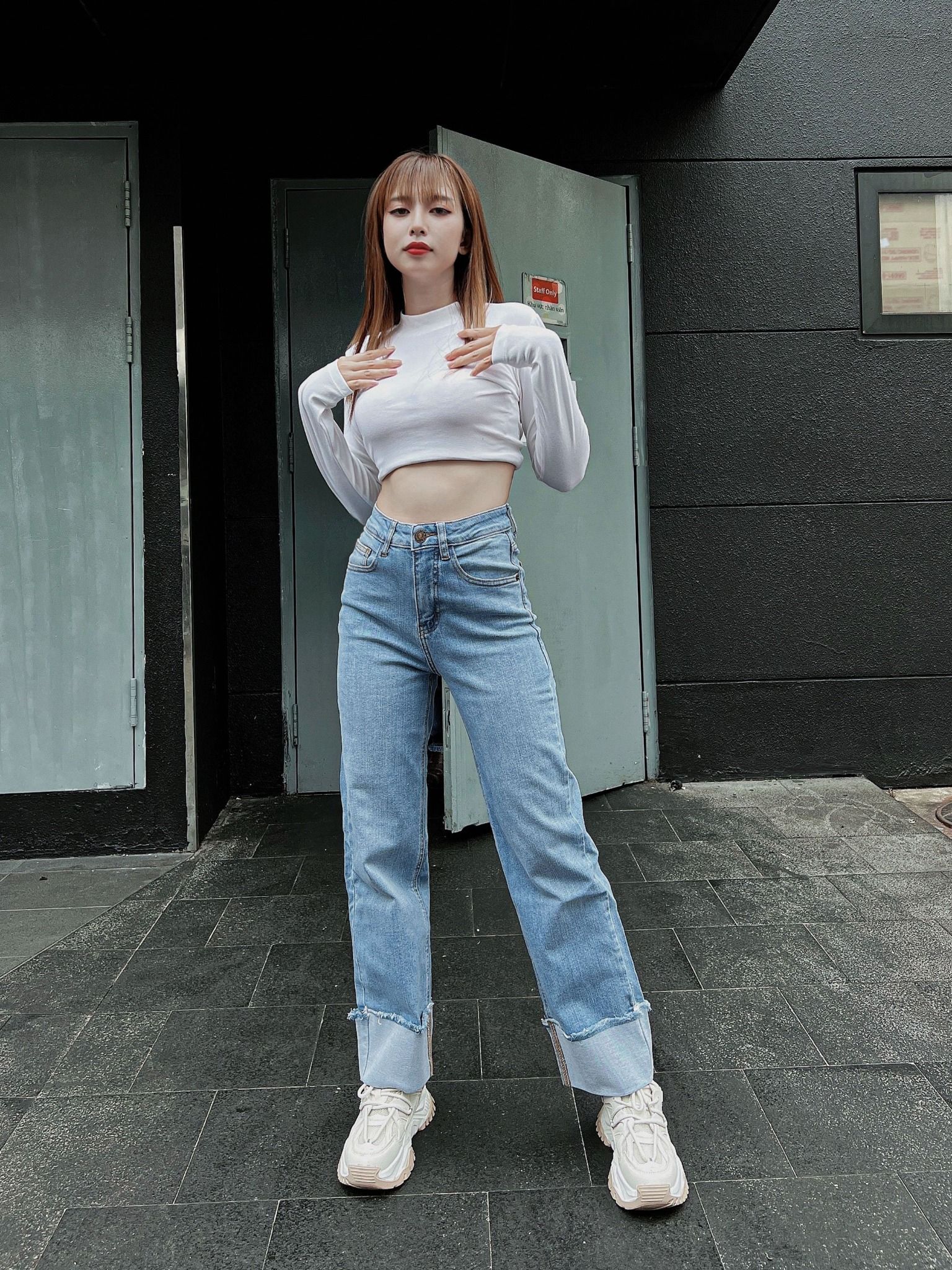  Quần jeans nữ HQJeans dáng suông ống rộng thiết kế gấp ngược gấu mới lạ phong cách thời trang trang nhã 