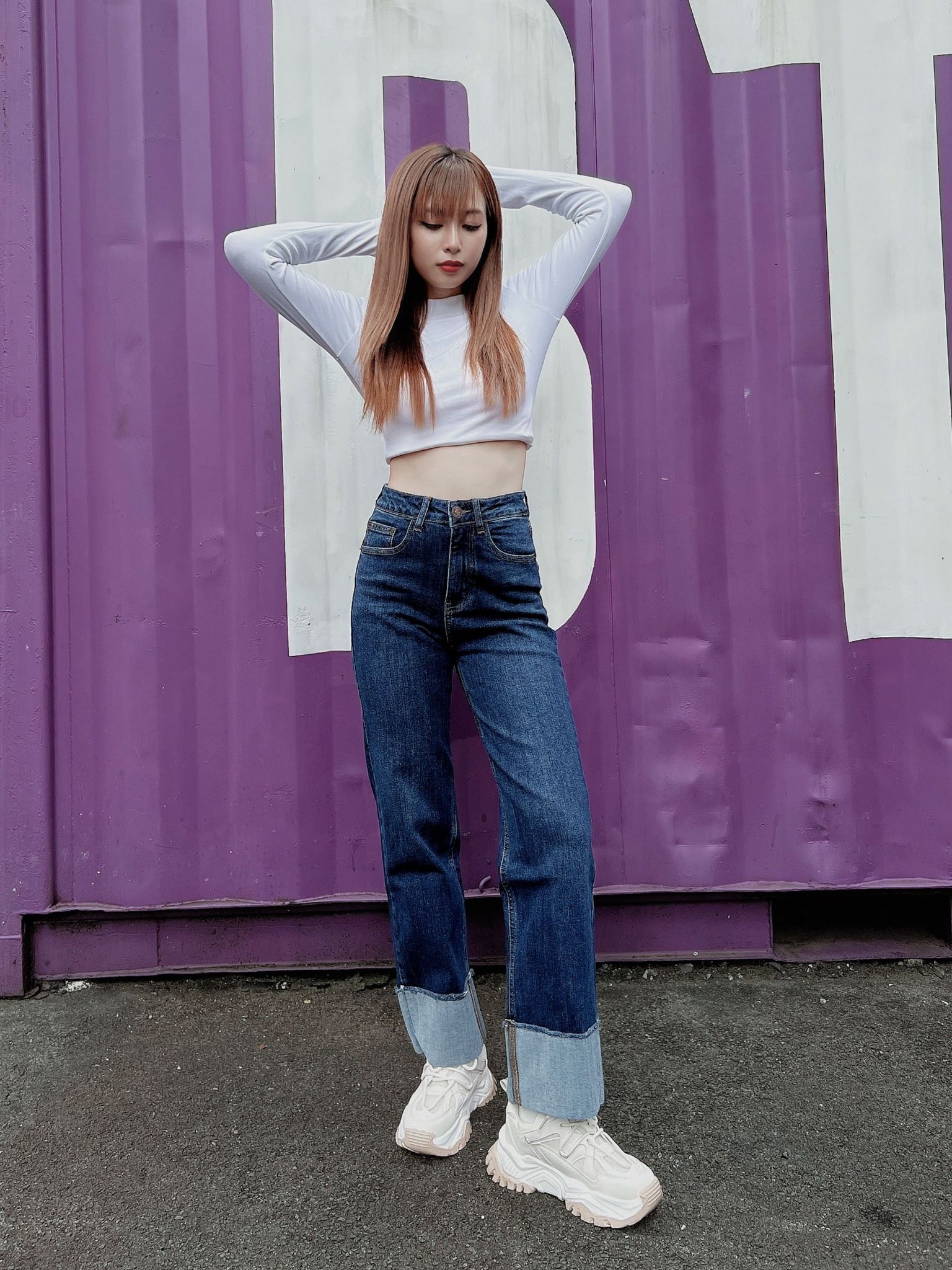  Quần jeans nữ HQJeans dáng suông ống rộng thiết kế gấp ngược gấu mới lạ phong cách thời trang trang nhã 