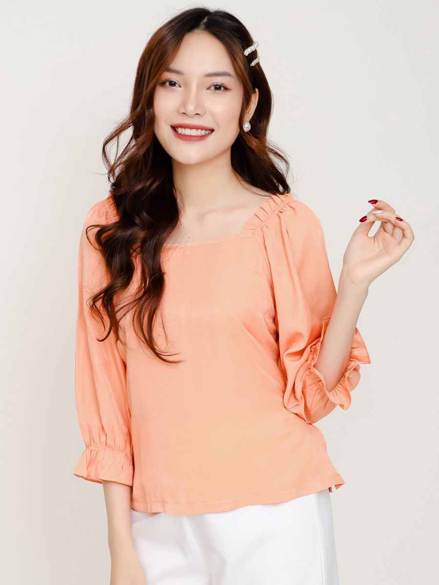 Áo kiểu cổ vuông, tay dún bèo