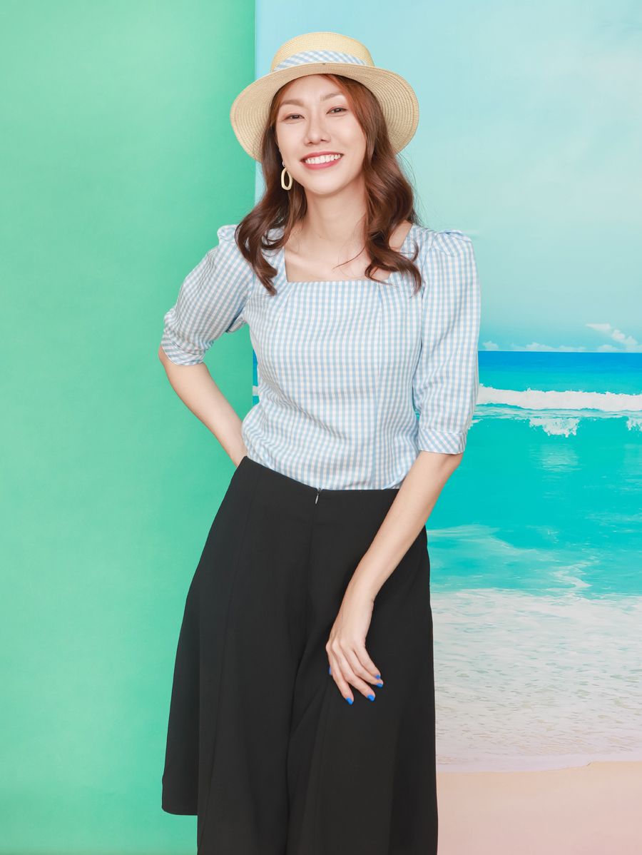 Áo cổ vuông, tay xếp phồng