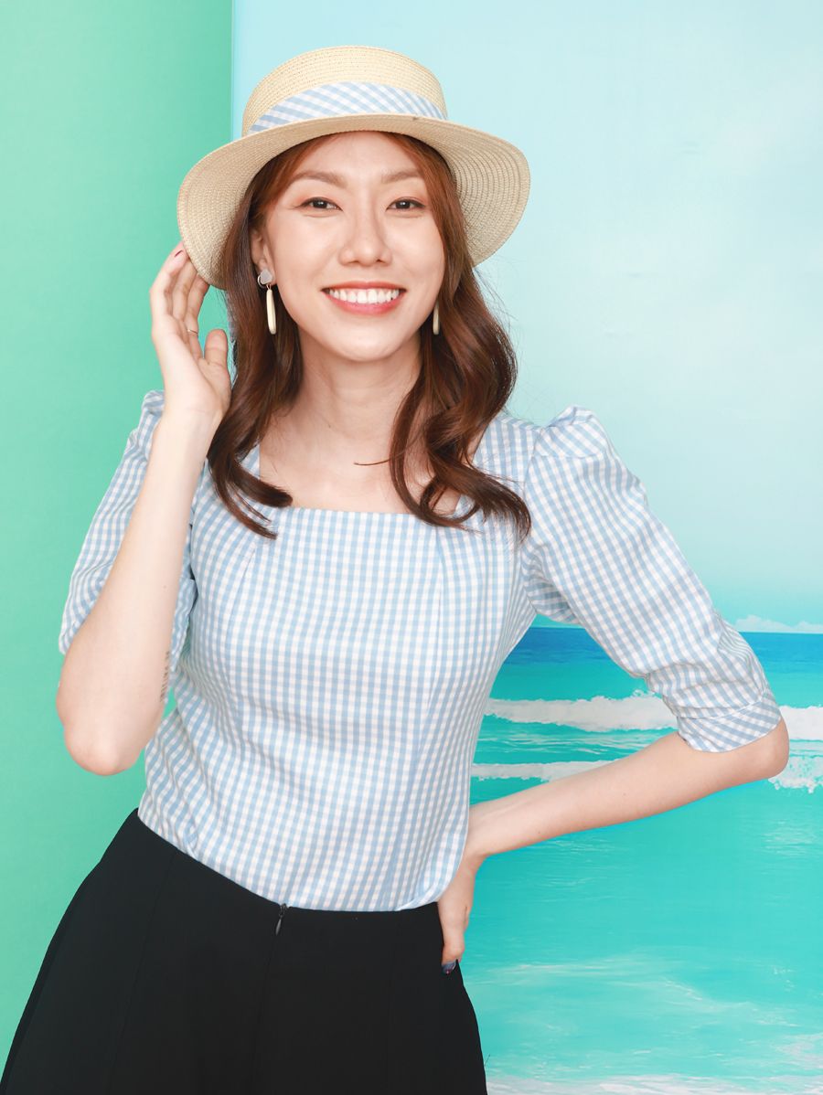 Áo cổ vuông, tay xếp phồng
