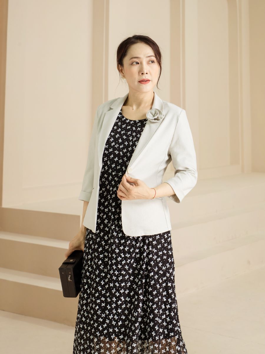 Áo vest đính hoa, tay lửng